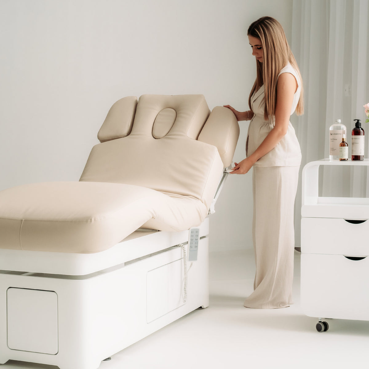 Vellia – elektrische SPA-Liege mit Heizung und Stauraum | Habys