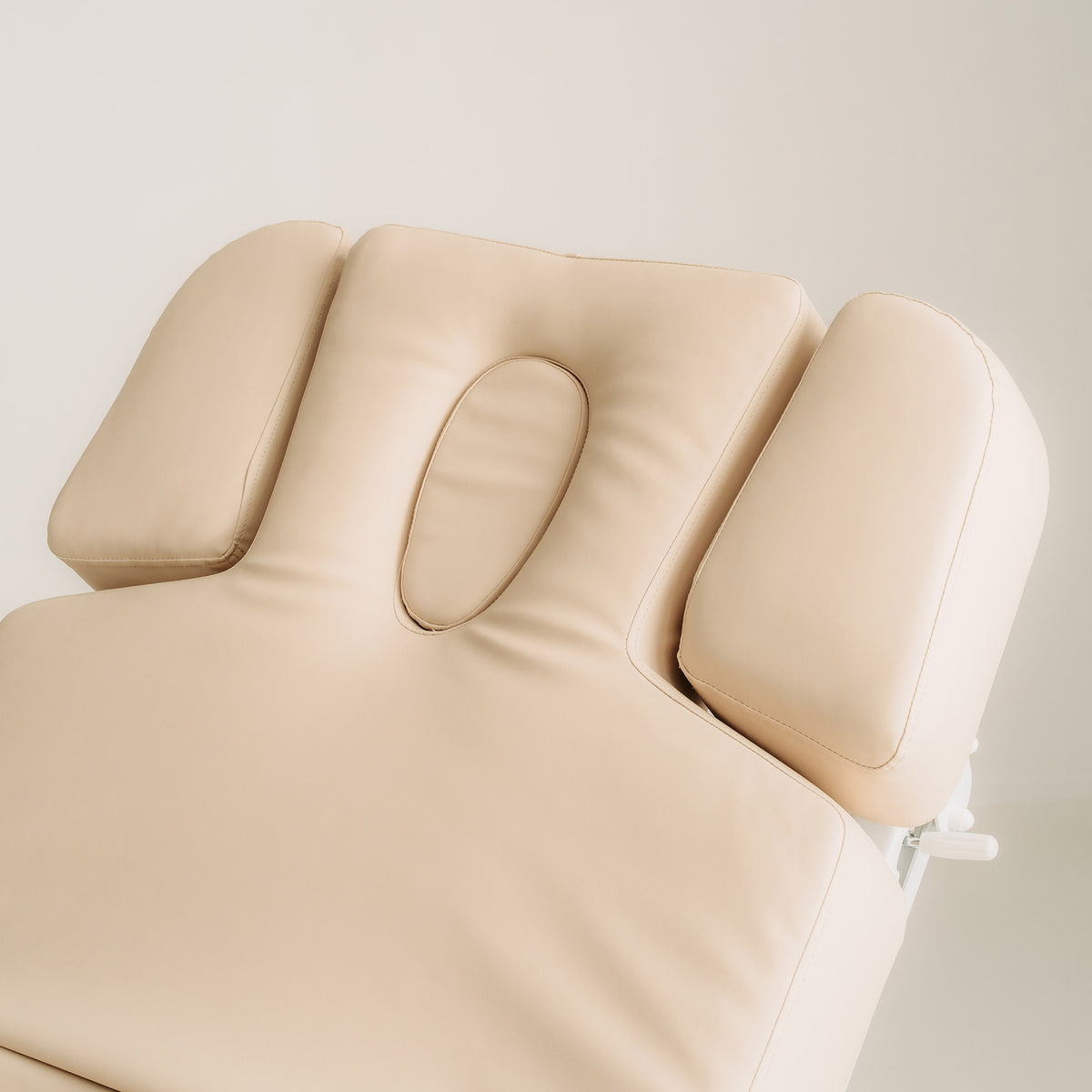 Vellia – elektrische SPA-Liege mit Heizung und Stauraum | Habys
