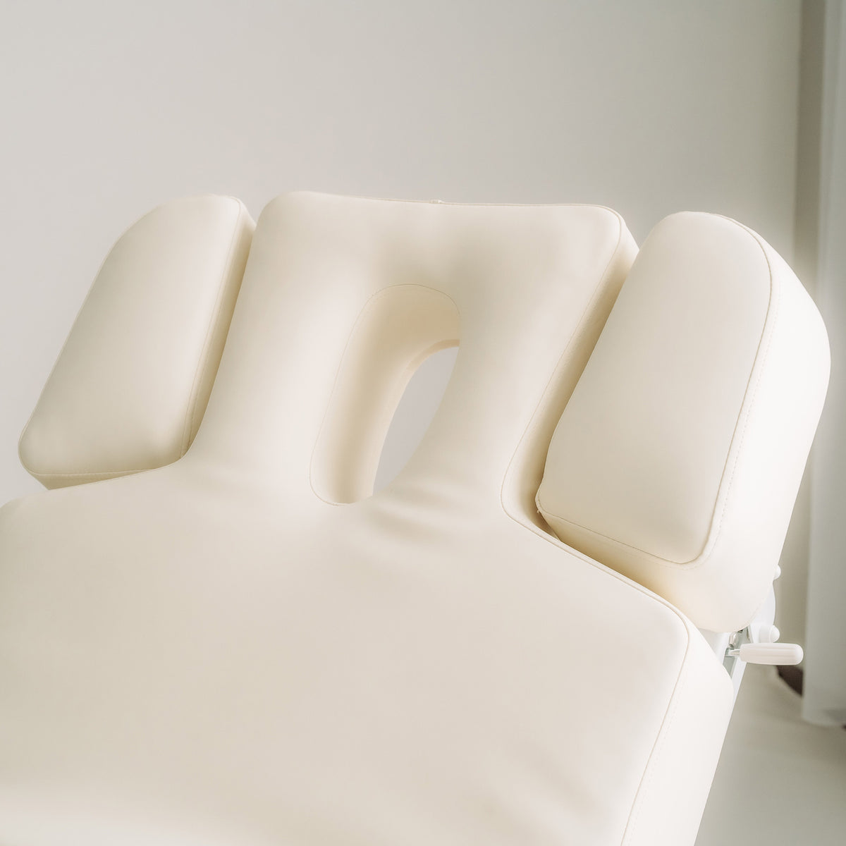 Vellia – elektrische SPA-Liege mit Heizung und Stauraum | Habys