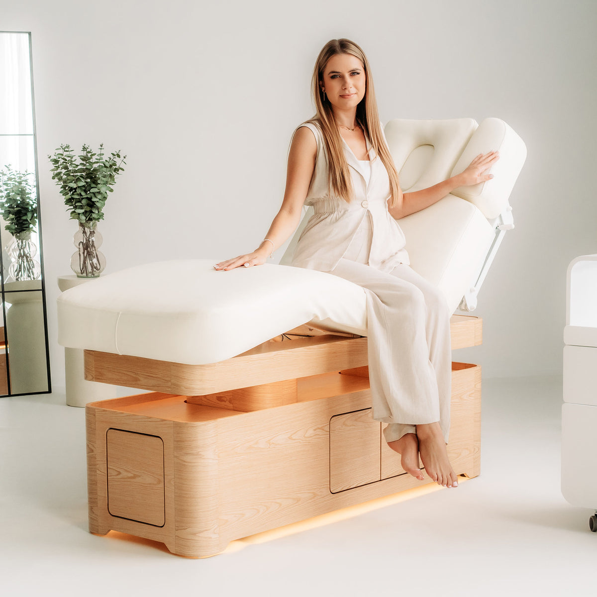 Vellia – elektrische SPA-Liege mit Heizung und Stauraum | Habys
