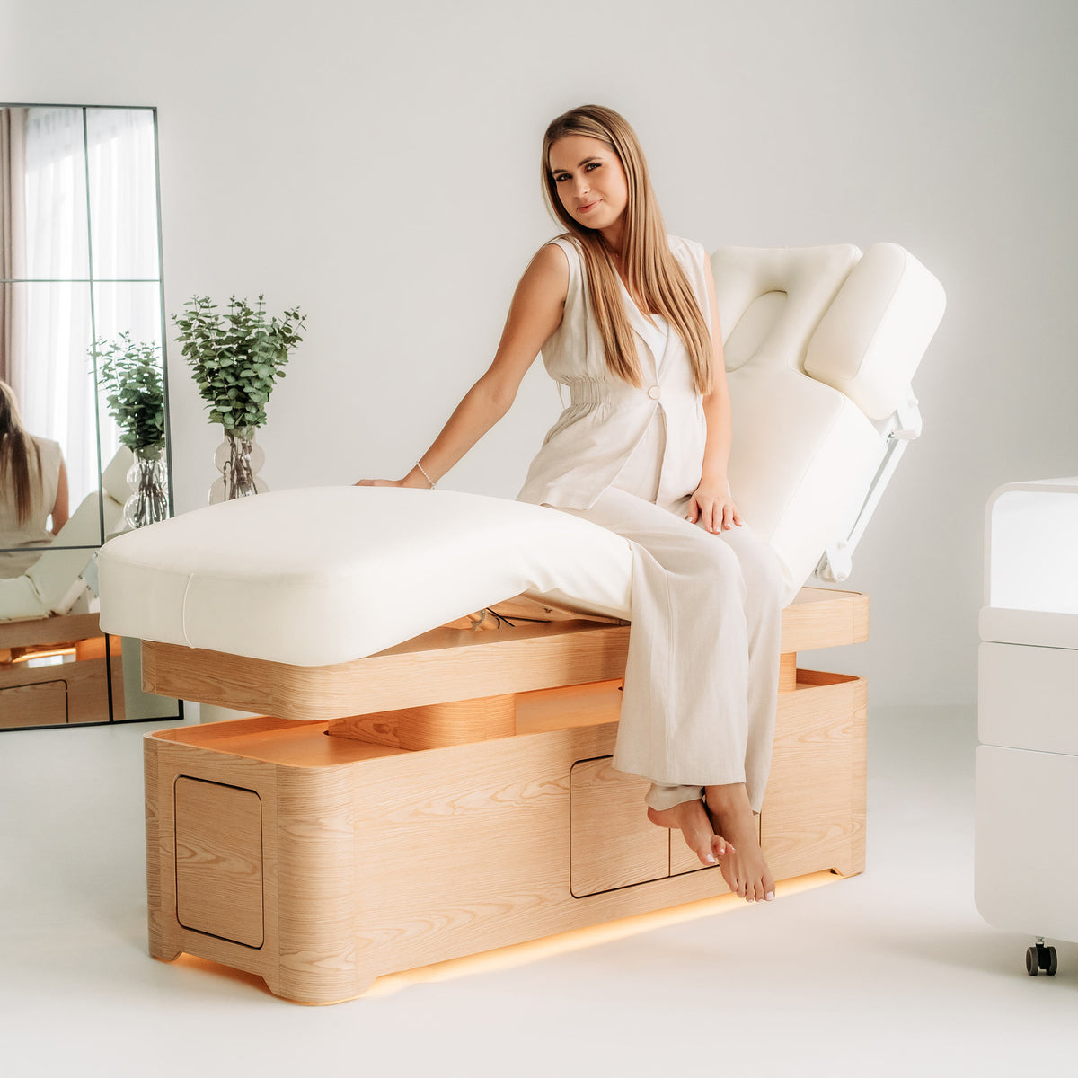 Vellia – elektrische SPA-Liege mit Heizung und Stauraum | Habys