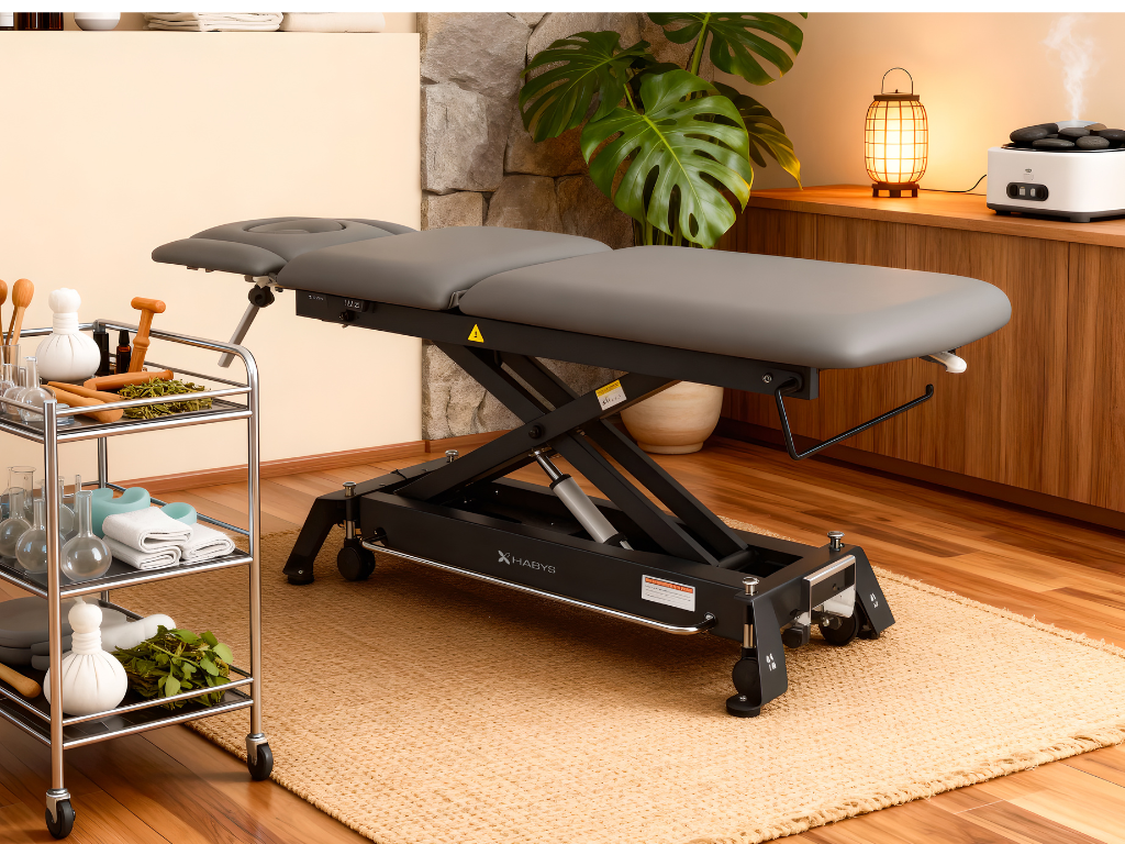 Wie richtet man eine moderne Massagepraxis ein? Setzen Sie auf Ergonomie und die richtige Massageliege elektrisch