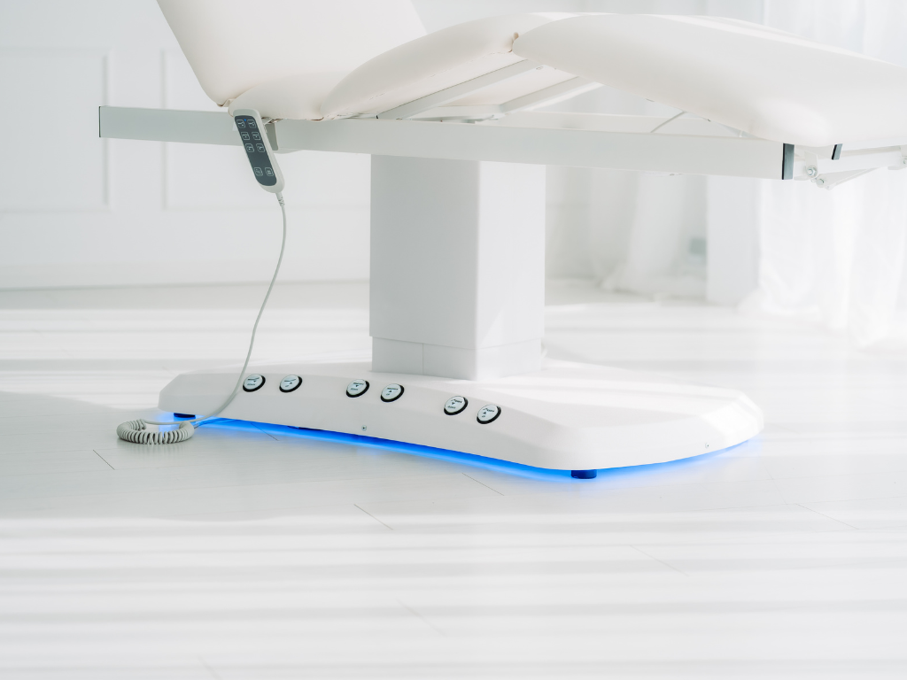 Kosmetikliege elektrisch – Regulierung als Fundament von Ergonomie und Behandlungsqualität im Kosmetikinstitut