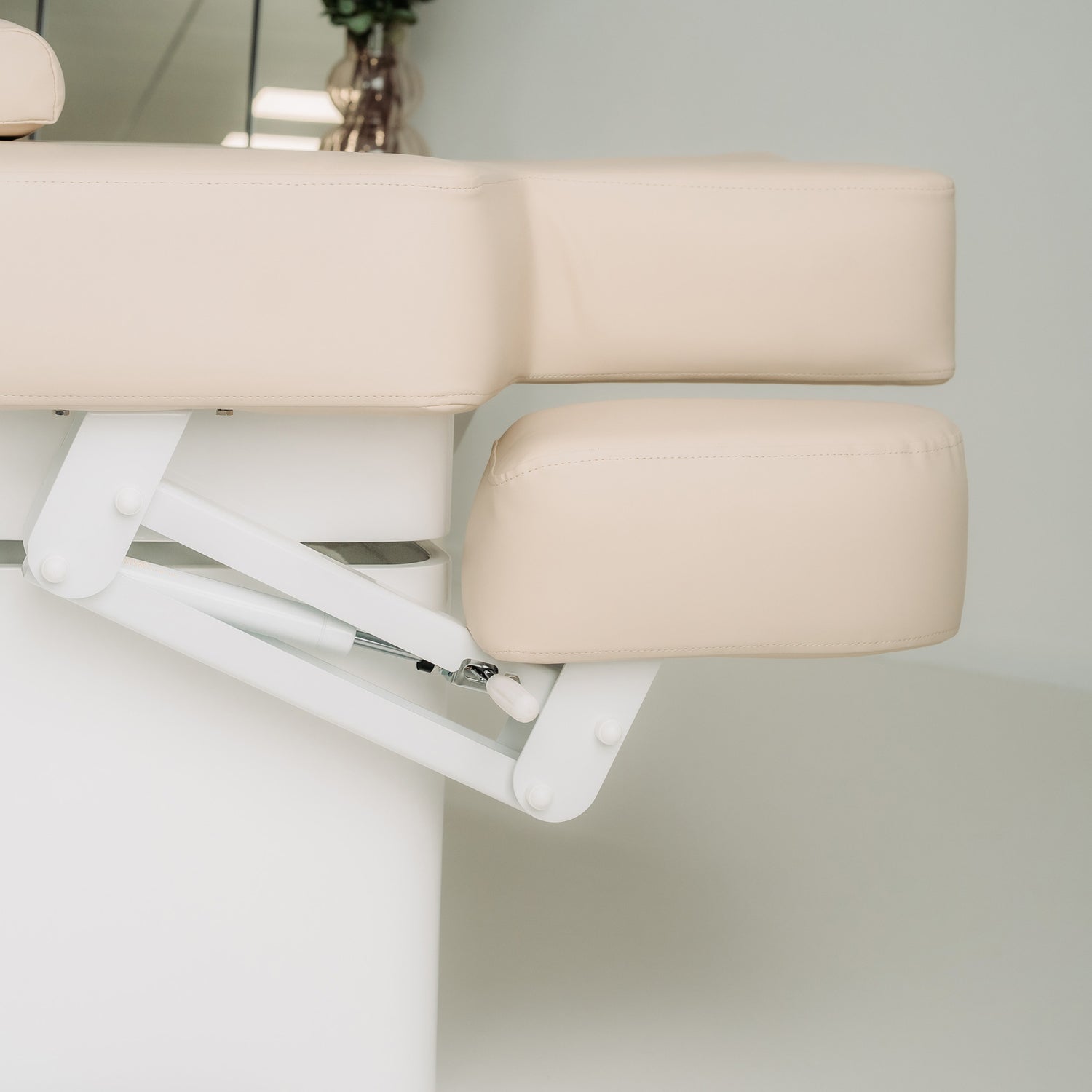 Vellia – elektrische SPA-Liege mit Heizung und Stauraum | Habys