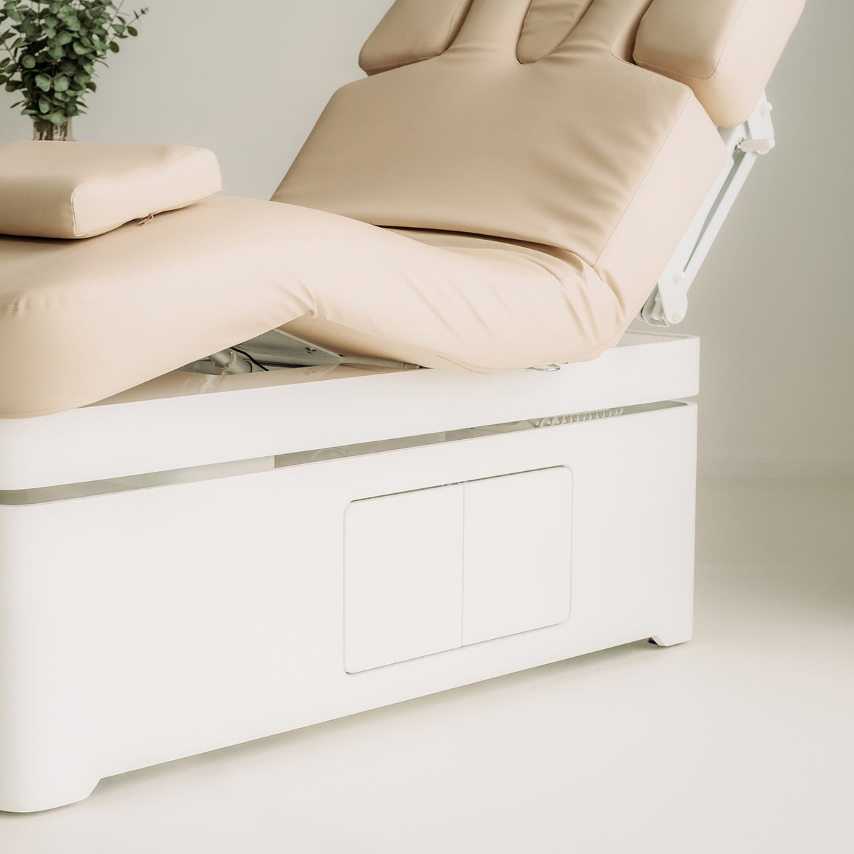 Vellia – elektrische SPA-Liege mit Heizung und Stauraum | Habys