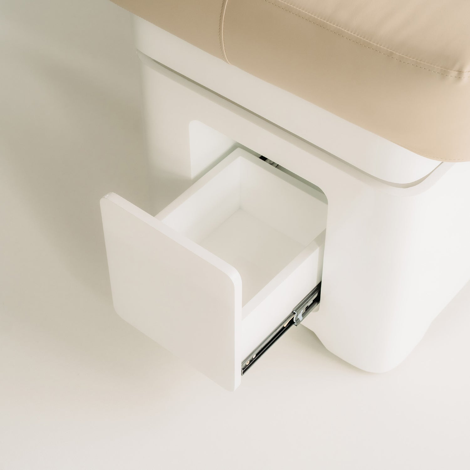 Vellia – elektrische SPA-Liege mit Heizung und Stauraum | Habys