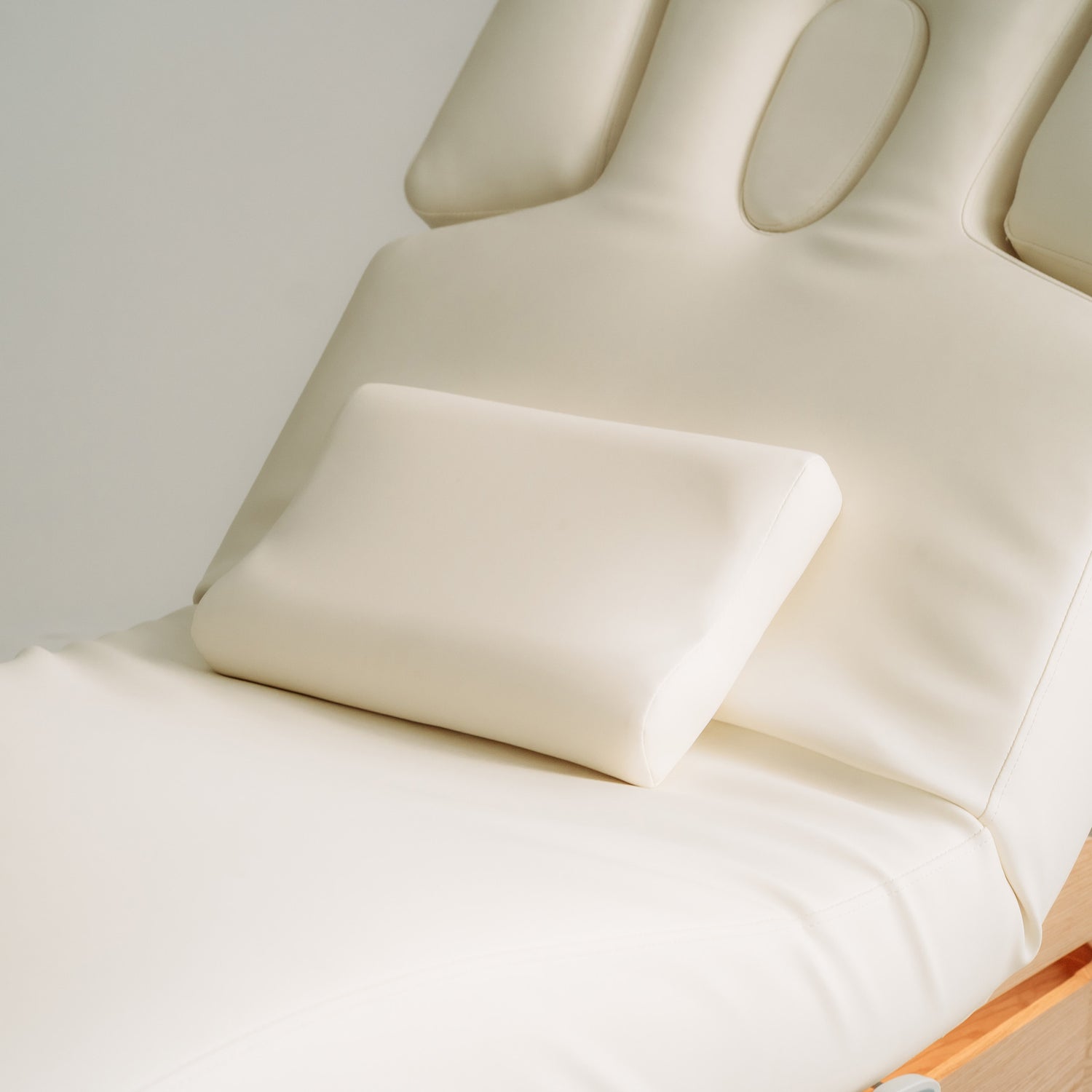 Vellia – elektrische SPA-Liege mit Heizung und Stauraum | Habys