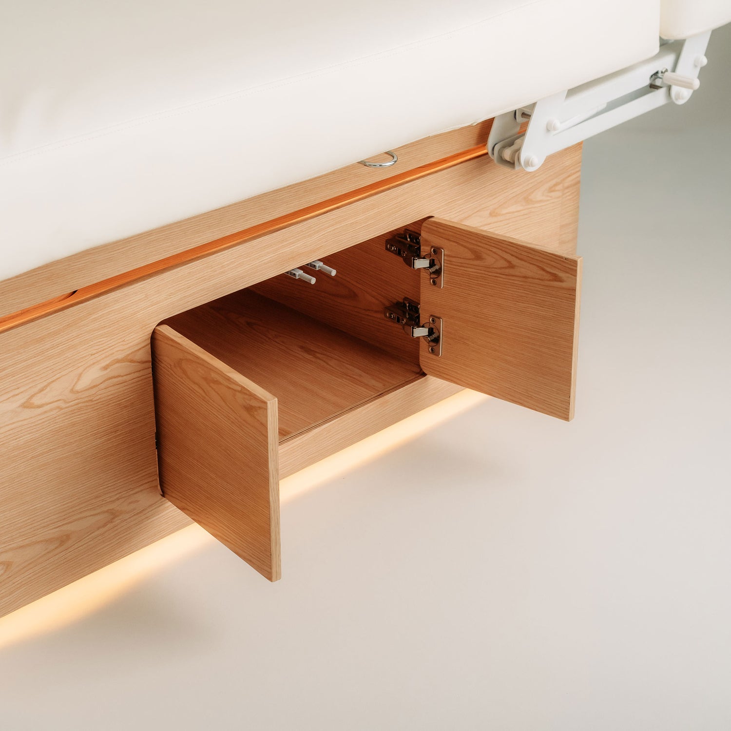 Vellia – elektrische SPA-Liege mit Heizung und Stauraum | Habys